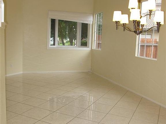 4th image of 25260 Corte Mandarina