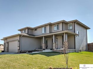 6905 Harvest Dr, Papillion, NE 68133