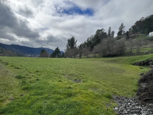 140 Erin Ct, Roseburg, OR 97471