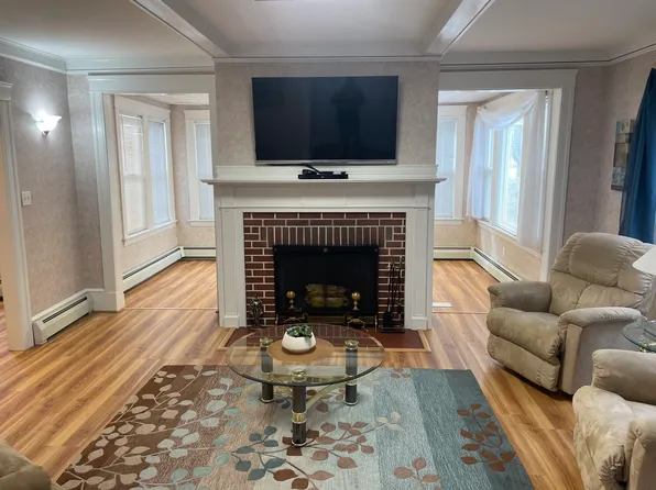 136 Russell St #1A, Worcester, MA 01609