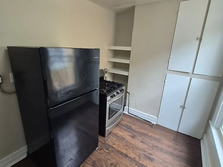 215 Elm St — Photo 3