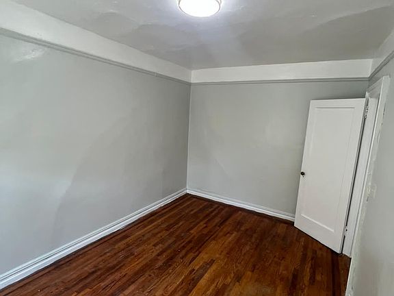 3rd image of 3525 Bainbridge Ave