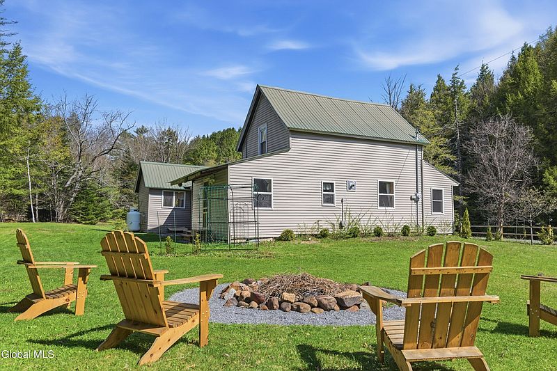 4th image of 14 Wolf Pond Road