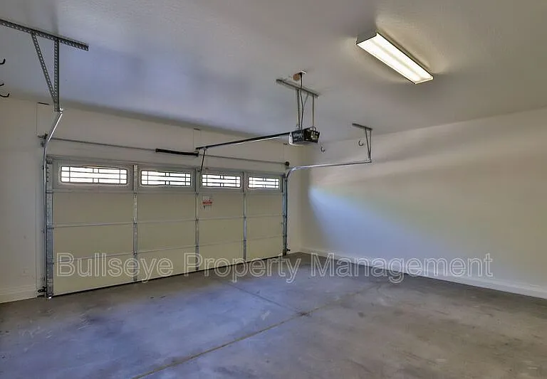 7321 N 89th Dr — Photo 30