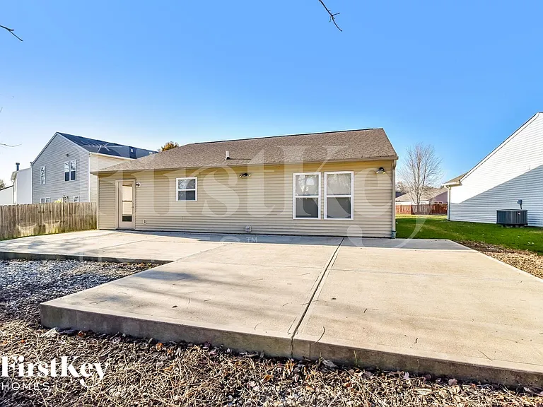 8823 Youngs Creek Ln — Photo 14