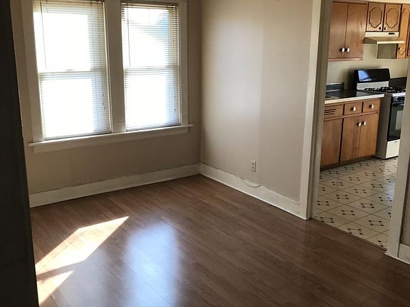 4th image of 315 E Maple Ave #2