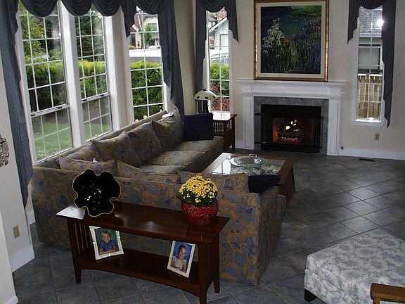 Livingroom w/Tile Floors