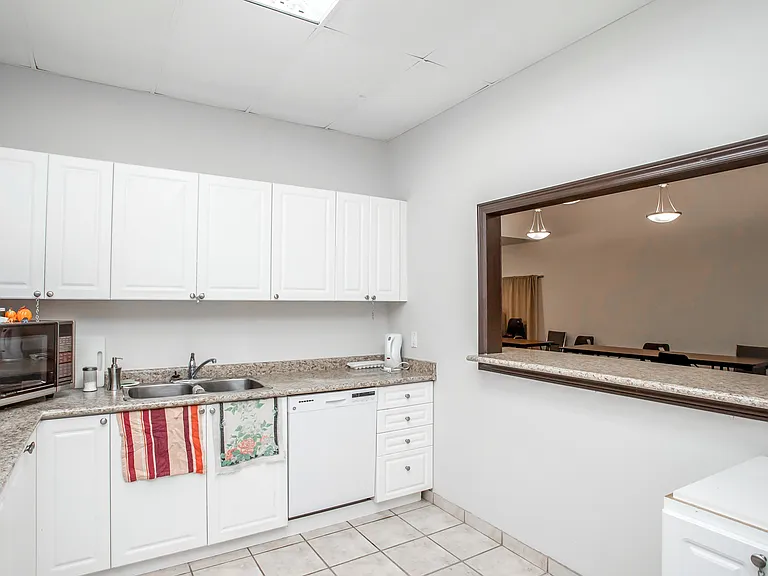 294 Talbot St — Photo 25
