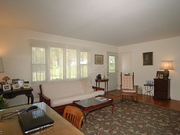 5th image of 16 Hillside Dr