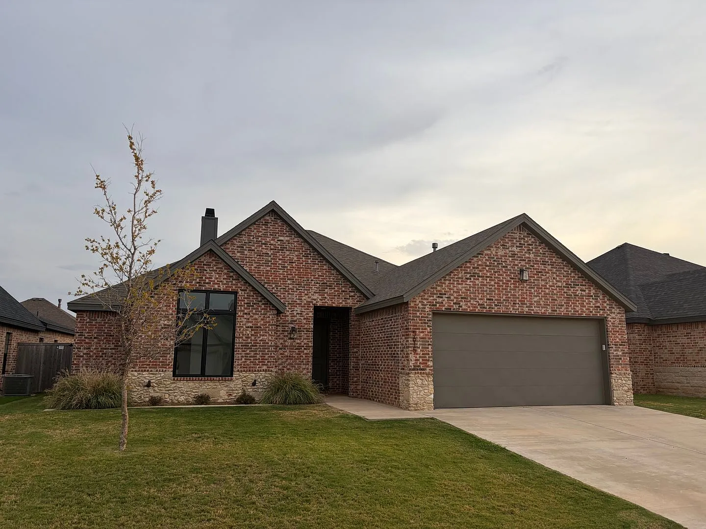 Spacious 4-Bedroom Home with Open-Concept Living & Covered Patio — Photo 4