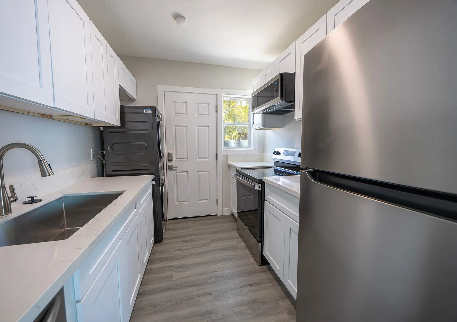 Sprawling 1,000 SQ FT Boutique Oasis | Utilities Included | Heart of the Arts District — Photo 2