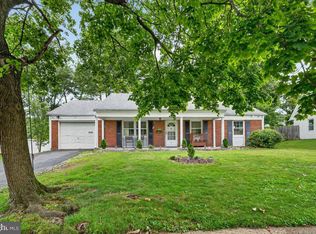 40 Gramercy Ln, Willingboro, NJ 08046