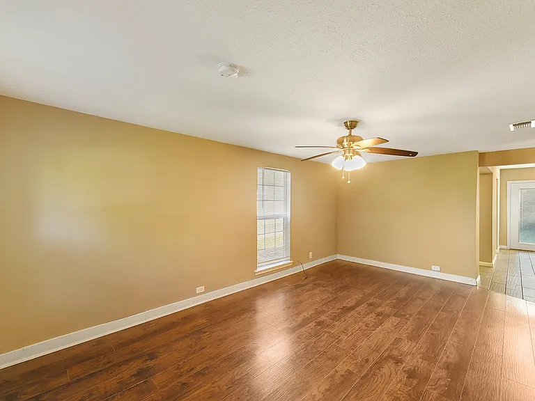 1029 Sycamore St — Photo 3