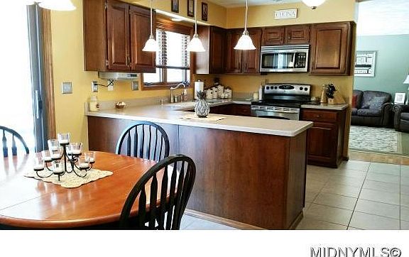 3rd image of 15 Russet Bush Ln