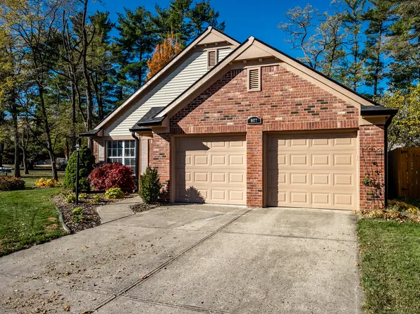 9677 Pine Ridge East Dr, Fishers, IN 46038