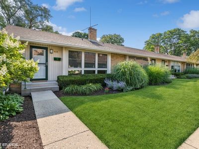 922 N Milwaukee Ave APT A, Libertyville, IL, 60048