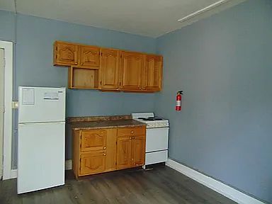 3rd image of 37 Hooker Ave APT 4