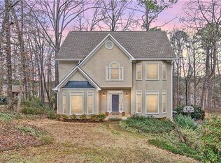 5008 Willow Creek Dr, Woodstock, GA 30188