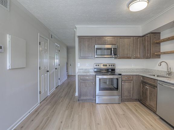 4th image of 121 Brentwood Sq #148