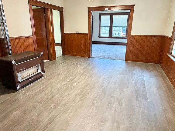 4th image of 302 Burnside Ave Floor 2