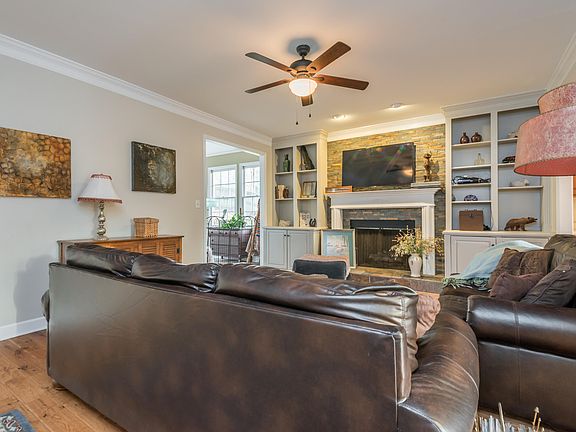 5th image of 8746 Amberleigh Dr