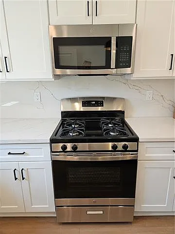 3 bed, 2.5 bath, 1712 sqft, $2,400 — Photo 4