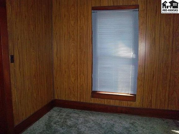 3rd image of 713 W Avenue A