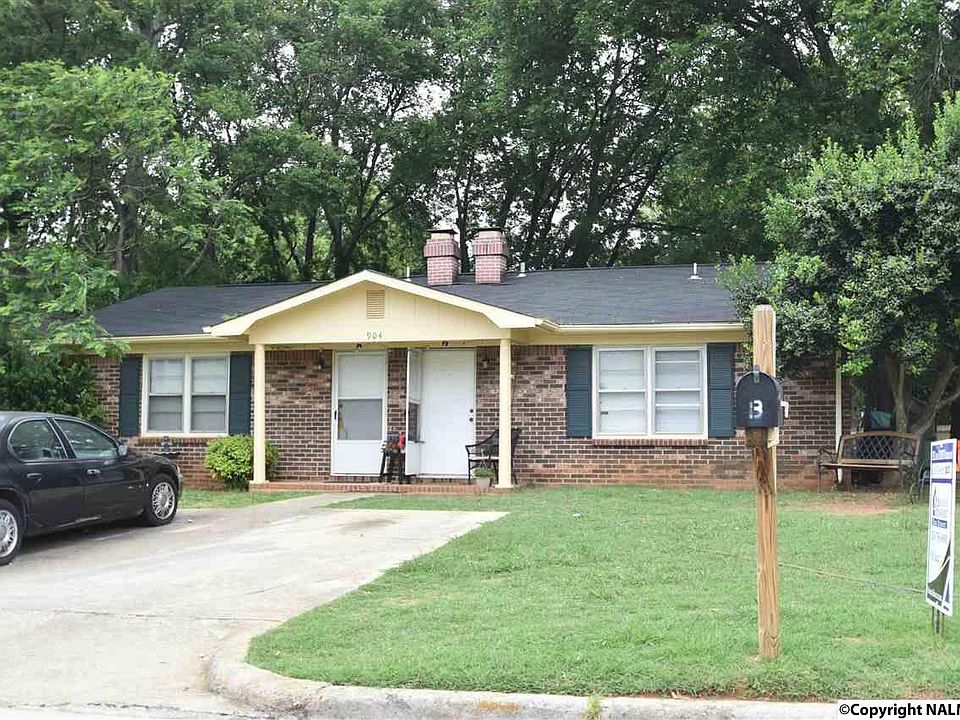 2nd image of 904 Stevens Ct NE