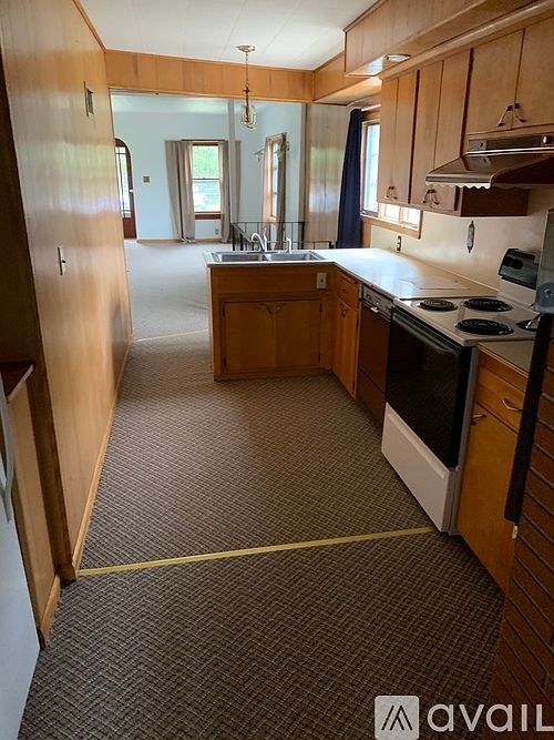2nd image of 211 W Messenger St