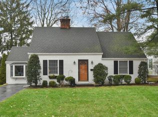 4 Derby Rd, Port Washington, NY 11050