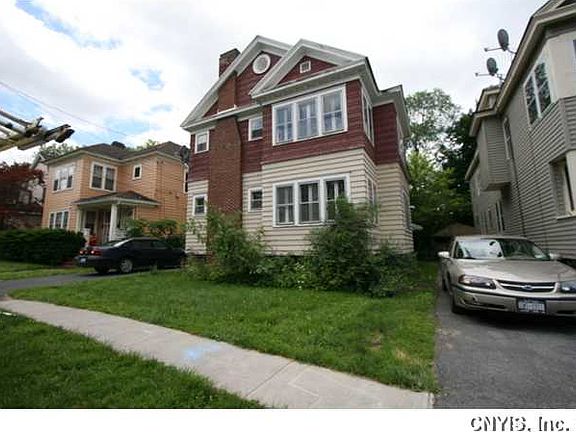 2nd image of 332 Bruce St