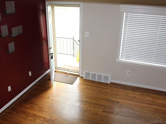 4th image of 2405 Dallas Ave