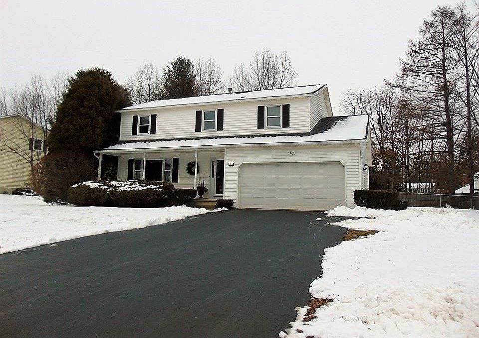 1st image of 12 Baltusrol Dr