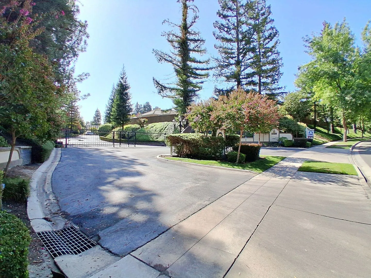 Spacious 4-Bedroom, 3-Bath Home in North Fresno! — Photo 3
