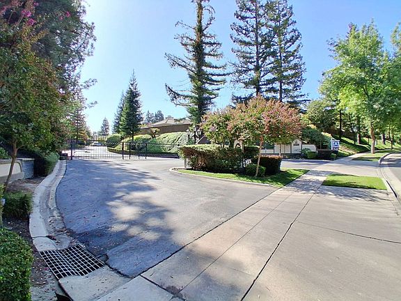3rd image of 307 W Bluff Ave