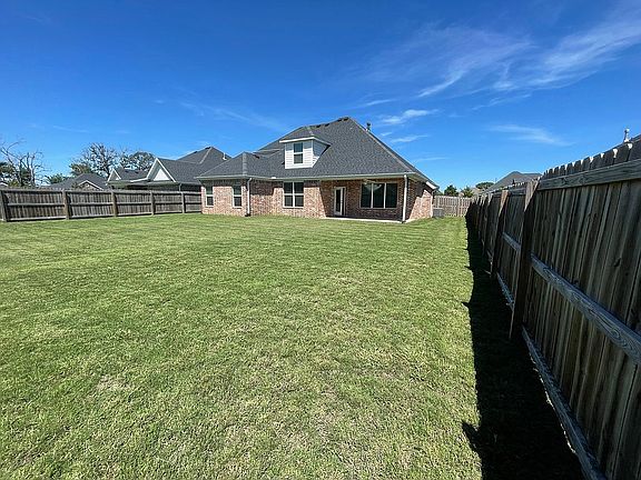 3rd image of 2022 W Gilligan Ave