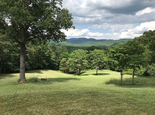 16 Spruce Way, Fairview, NC 28730