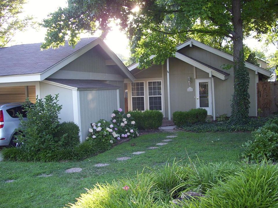 1st image of 425 Echo Hill Dr