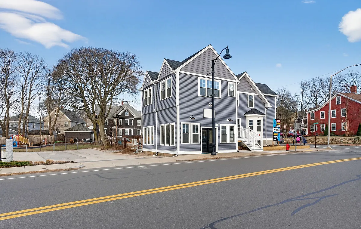 Building Photo - 371 Cabot St #103