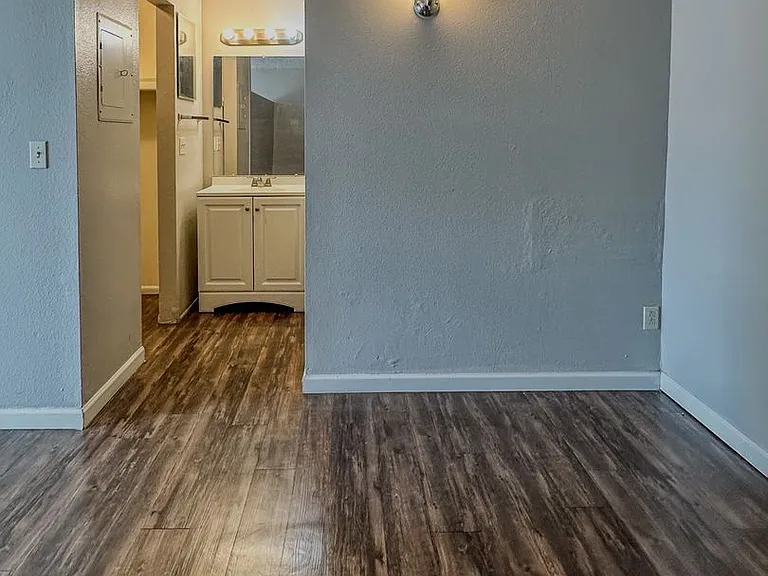 Eastpointe — Photo 35