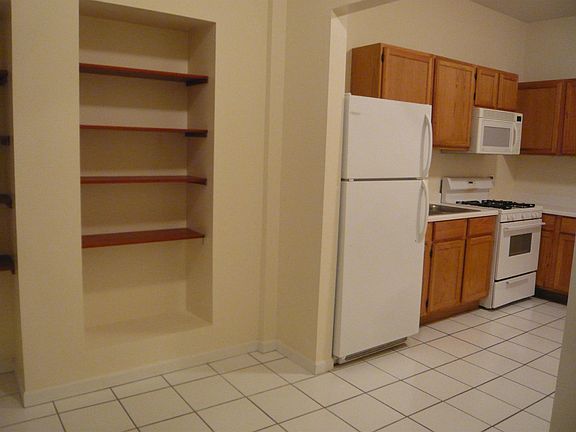 3rd image of 1818 W Sunnyside Ave #1