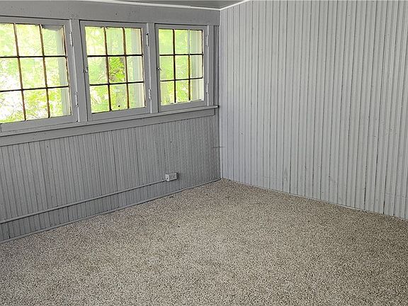 3rd image of 302/304 Castle St