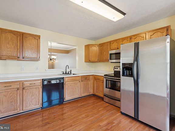 4th image of 409 W Park Dr