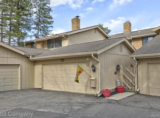 7105 Pebble Park Dr, West Bloomfield, MI 48322