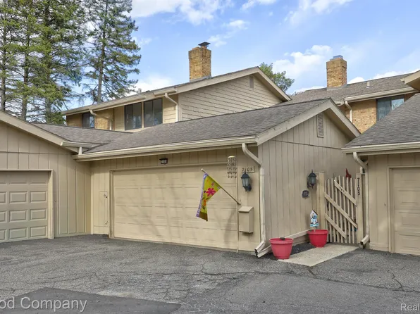 7105 Pebble Park Dr, West Bloomfield, MI 48322