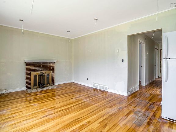 3rd image of 60 Thornhill Dr