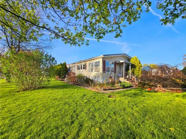 6398 Murphy Dr, Victor, NY 14564