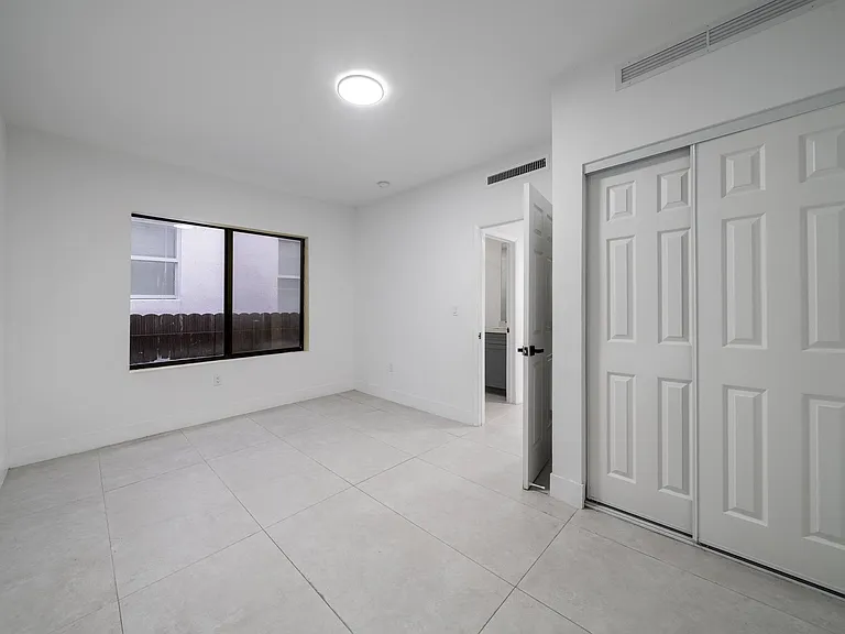 2/1 $2,000/mo, newly renovated in Little Havana! / 2/1 $2,000/mes, remodelado en Little Havana. — Photo 11