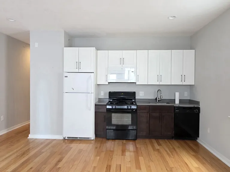 2006-08 Walnut St #13 — Photo 18