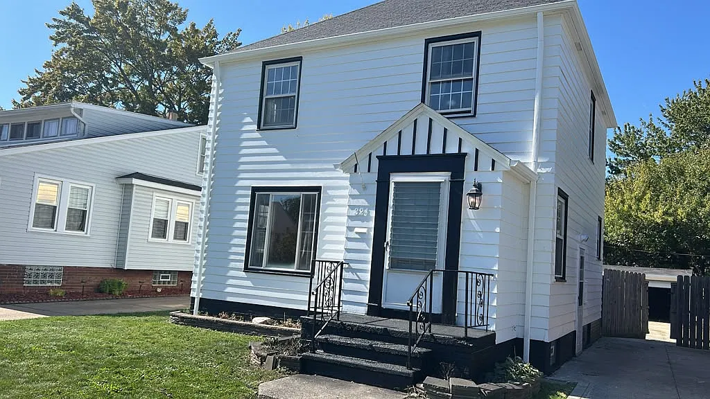 3 bed, 1174 sqft, $2,000 — Photo 3